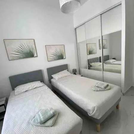 Apartment 4 Pieces - Cour Privative - Port De Nice
