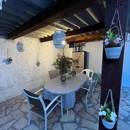 4 Pieces - Cour Privative - Port De 尼斯