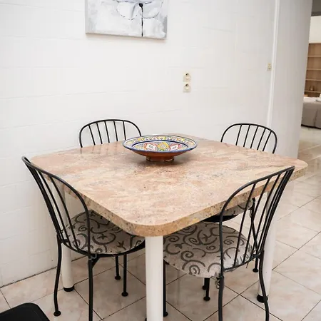 4 Pieces - Cour Privative - Port De *