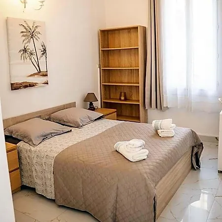 Διαμέρισμα Grand 4 Pieces Avec Cour Privee, Clim & Parking
