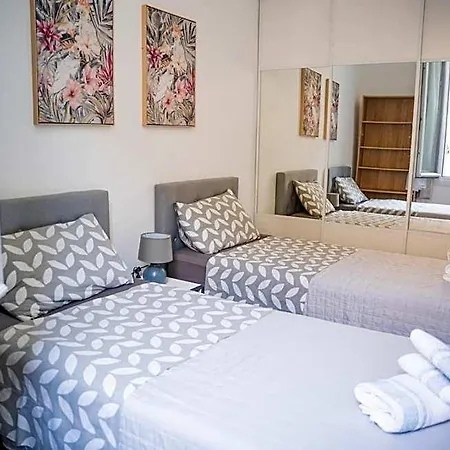 Grand 4 Pieces Avec Cour Privee, Clim & Parking Διαμέρισμα *