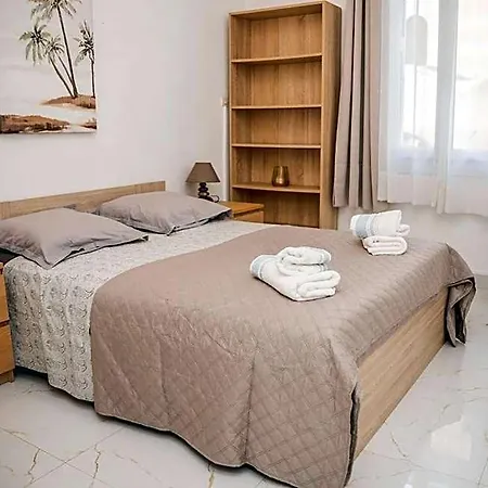 Grand 4 Pieces Avec Cour Privee, Clim & Parking Διαμέρισμα