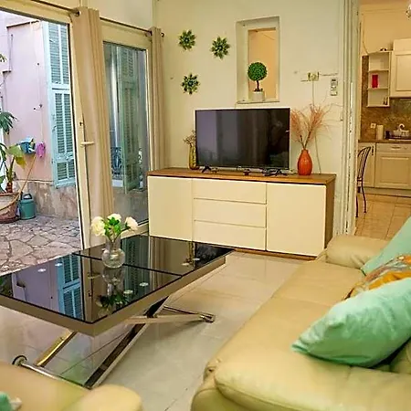 Διαμέρισμα Grand 4 Pieces Avec Cour Privee, Clim & Parking Νίκαια
