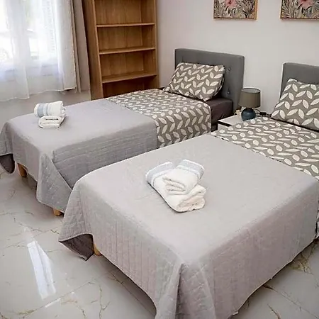 Διαμέρισμα Grand 4 Pieces Avec Cour Privee, Clim & Parking