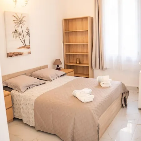 4 Pieces - Cour Privative - Port De Nice